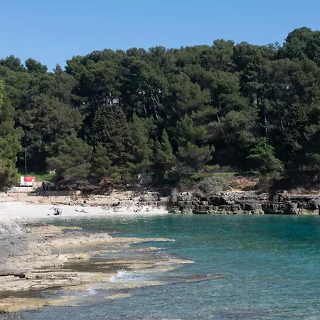Apartment Between And Sea Pula